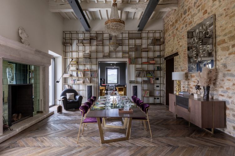 Accanto alle suite, La Villa, ricavata da una torre d’avvistamento medievale, è uno spazio pensato e ricercato, esclusivo; perfetto per eventi privati, ritiri e soggiorni di gruppo