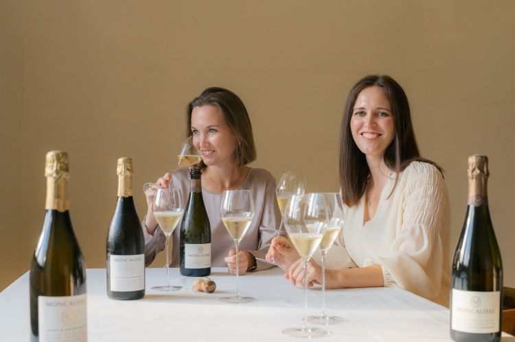 Julia e Karoline Walch, cantina Moncalisse, locali