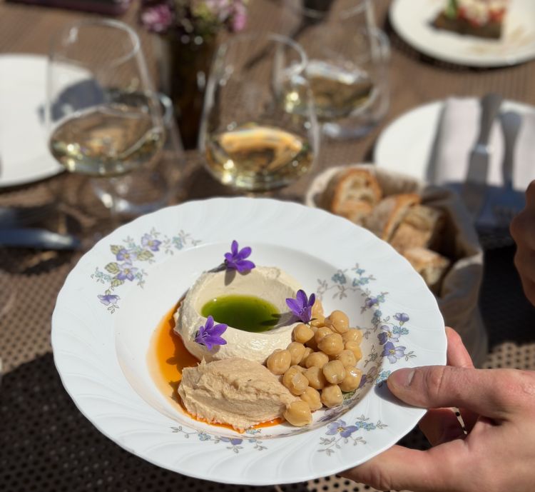 Baccal&agrave; mantecato, hummus di ceci e olio al fico
