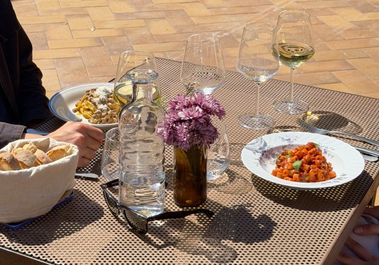 La tavola dell'Osteria dell'Elefante a To