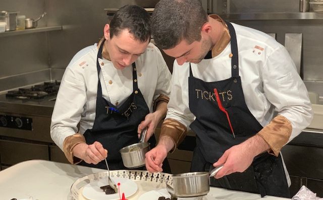 Al lavoro nella cucina di Tickets