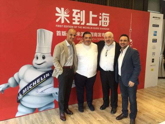 Umberto Bombana (second to the right) together with La Perna, at the presentation of the Michelin Guide Shanghai
