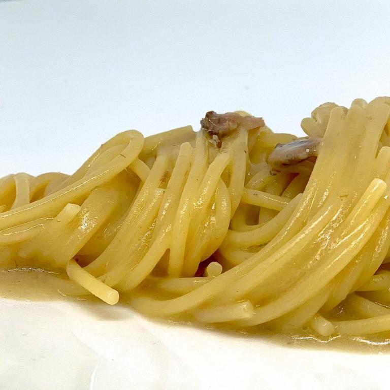 Spaghetti al burro e acciughe
