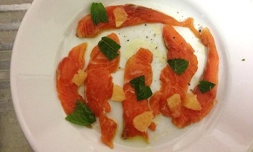 La Trota marinata all'olio con pompelmo e menta di Alice Delcourt