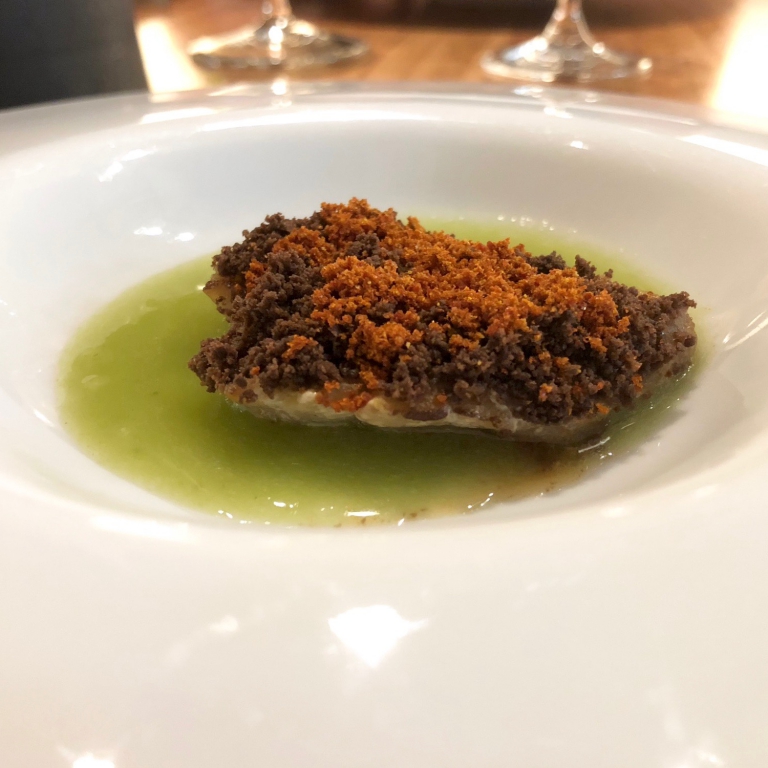 Cernia, granella di olive, polvere di pomodoro, salsa di finocchio