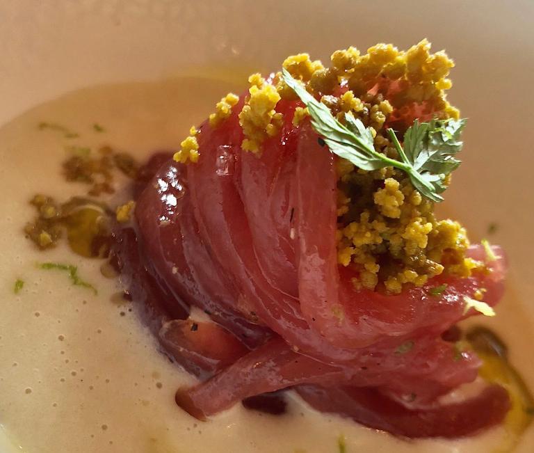 Spaghetti di tonno con shio koji, bagnacaoda e crumble di pistacchio
