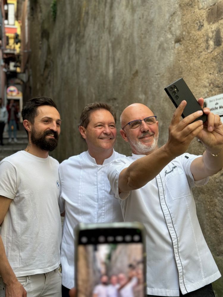 Alessio Rovetta che si occupa della panificazione di Da Vittorio, Chicco Cerea e Franco Pepe