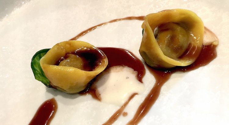 Ravioli con carbonada, brossa e cavoletti
