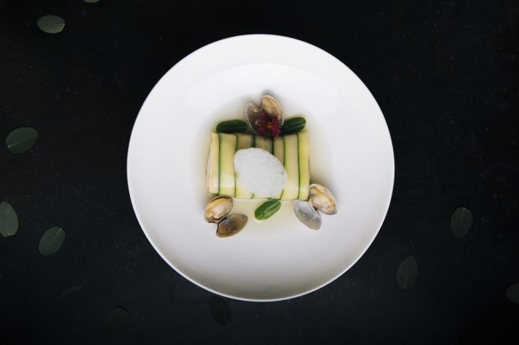 Sea bass with prawns, wrapped in courgettes and its broth, with air of sea bass 
