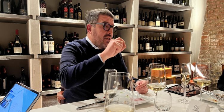 Stefano Cavazza durante il pranzo di presentazione dell'azienda alla Trattoria del Nuovo Macello a Milano
