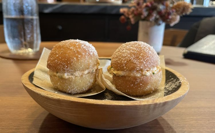 Snack: Donut di granseola locale alla griglia 
