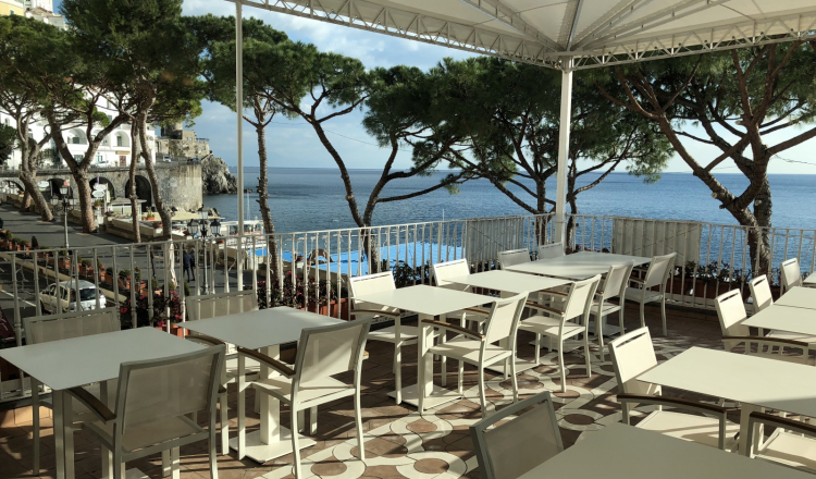 La sceonografica terrazza del ristorante Sensi di 