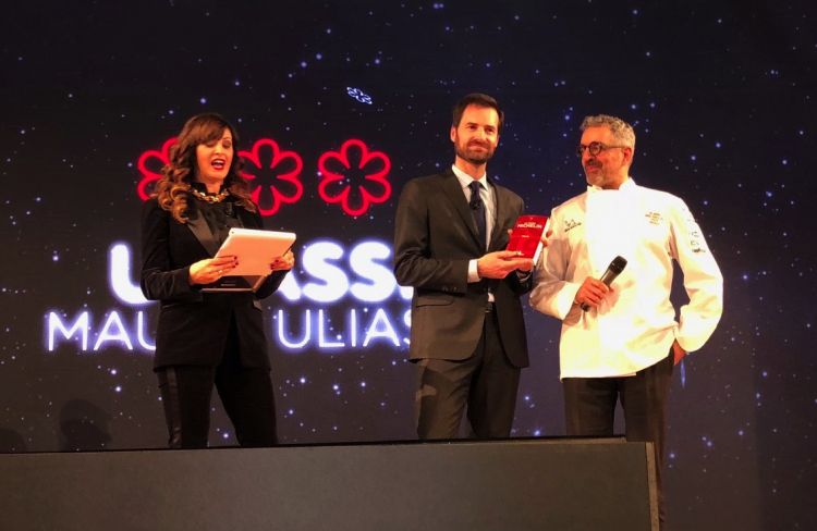 Mauro Uliassi e Marco Do, di Michelin Italia, alla presentazione a Parma della Rossa edizione 2019