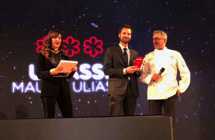 Mauro Uliassi e Marco Do, di Michelin Italia, alla presentazione a Parma della Rossa edizione 2019
