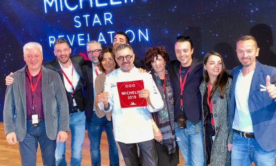 Mauro Uliassi celebrates with all his team the third Michelin star, last December
