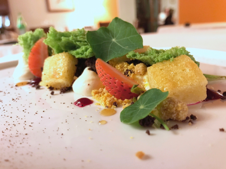 Passeggiata nell'orto, a delicious dessert: chard sponge, Jerusalem artichoke, strawberries, orange, beetroot...