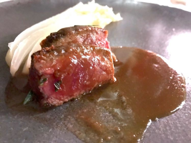 Vacca cinisara, salsa al fieno, cavolo cinese