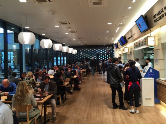 You can reach the Japanese restaurant on the first floor without any queue: in the menu, excellent tempura and soba, sushi, curry or steaks going from 10 to 30 euros