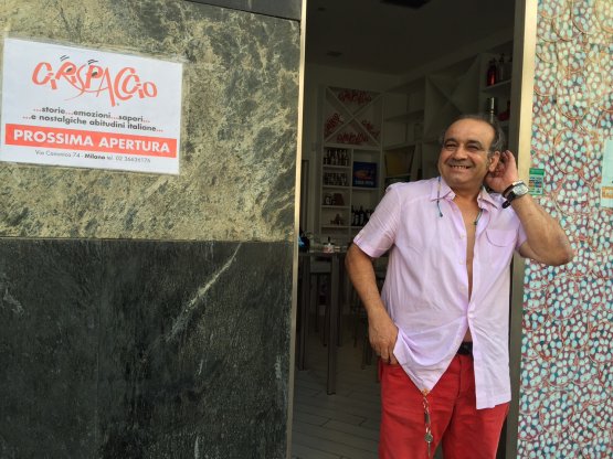 Cosimo Mogavero davanti al suo nuovo Cirispaccio, il negozio di Ciripizza
