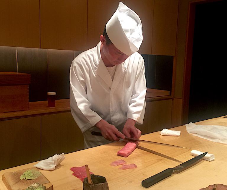 Chef Takayuki Otani al lavoro
