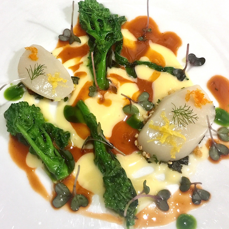 Capesante, ricci di mare e pecorino