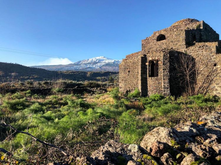 La Cuba bizantina originale in pietra lavica, unica superstite nella Sicilia orientale
