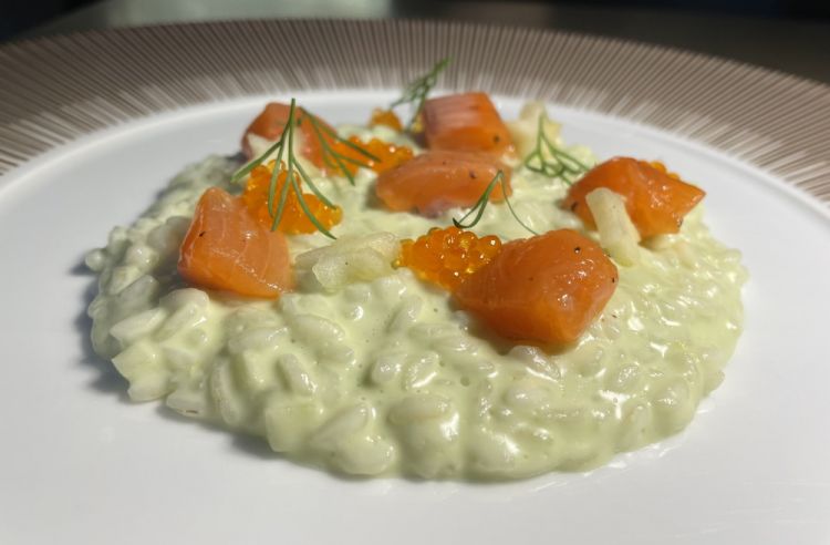 Risotto, trota affumicata, aneto, mela al ginepro