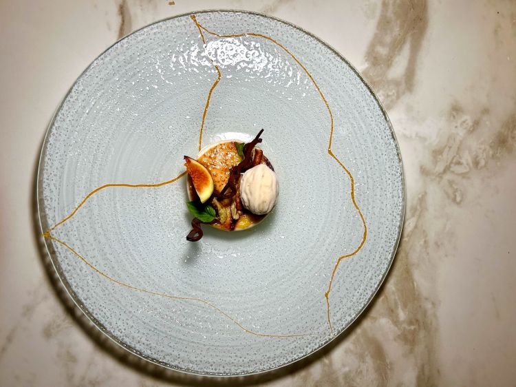 Cremoso di formaggio con fichi e noci
