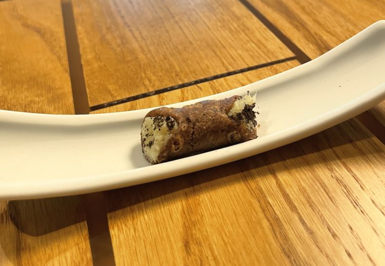 Cannolo di baccalà mantecato con sedano rapa