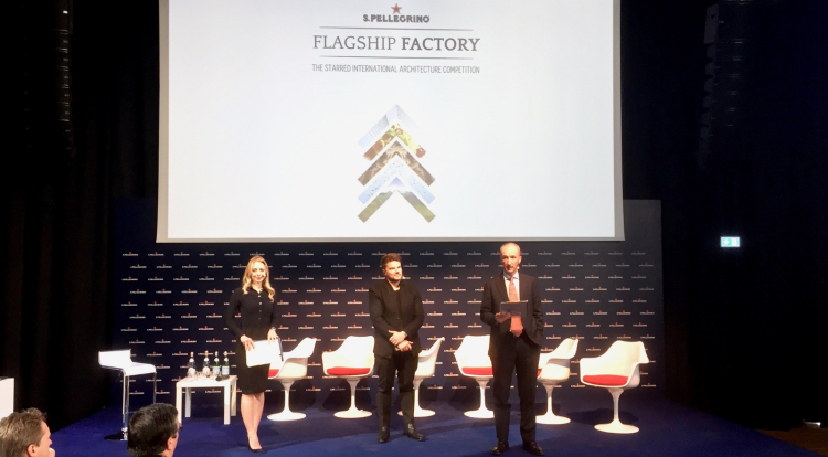 L'archistar Bjarke Ingels, al centro, con il ceo del Gruppo Sanpellegrino Stefano Agostini, poche ore fa durante la presentazione della nuova S.Pellegrino Flagship factory
