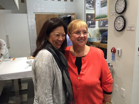 SO POPULAR. At the end of the lesson, Lidia Bastianich found time for the numerous fans, queuing for a photo 