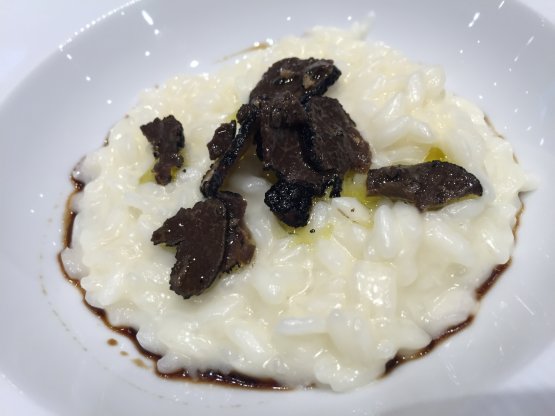 Carnaroli risotto creamed with Grana Padano, with Villa Manodori balsamic vinegar and black truffle by Cristina Bowerman