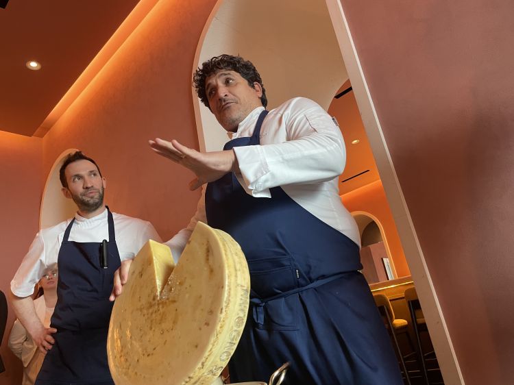 In primo piano, Mauro Colagreco, chef del ristoran