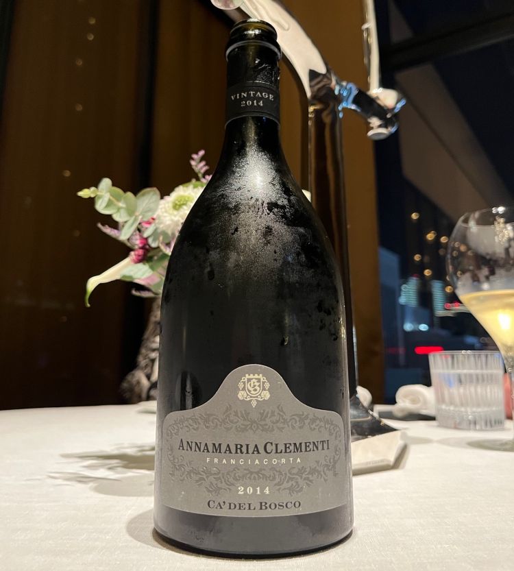 The love for Italy remains, on top of the inspiration of the dishes, in the wine list which includes excellences such as Franciacorta Annamaria Clementi from Ca' del Bosco
