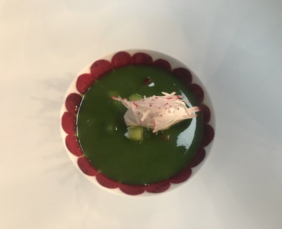 Il percorso viene inaugurato da un estratto del menù vegetariano L'Orto Verticale: Gazpacho verde con barbabietola marinata al Campari e gelato al pepe rosa

