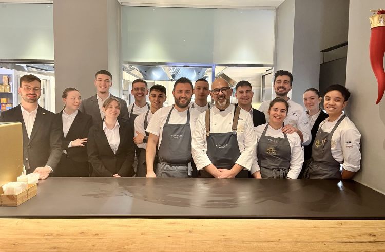 La classica foto di gruppo al pass dell'Hub, c