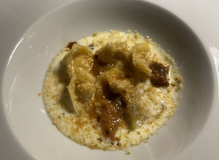 Cappelletti alla panna, ricci e bottarga
Nota: questa portata è una variazione rispetto al menu previsto, che nella portata della Pasta propone gli Spaghettini tiepidi, uova e fegato di seppia
