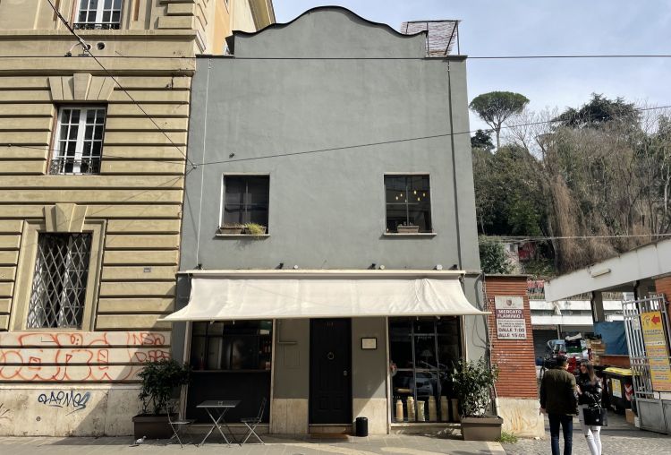 La palazzina, in via Flaminia 64 a Roma, che ospit