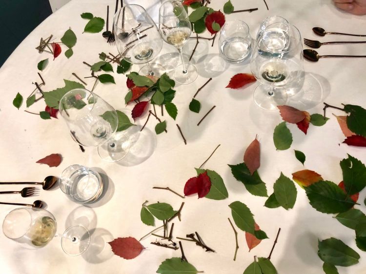 La composizione finale della tavola (c'è lo zampino di Anna Paparozzi, flower designer, moglie del cuoco)
