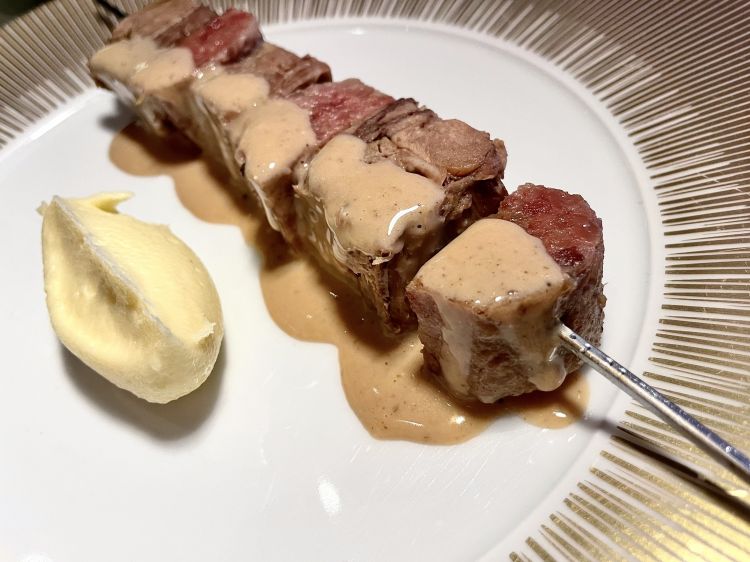 Bollito sì, ma servito sullo spiedo: muta la form