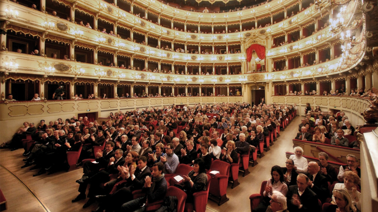 Il teatro Ponchielli
