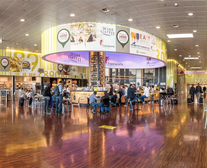 Il WineGate 11 della food court “Italy loves food” nell’aeroporto di Milano Orio al Serio, a Bergamo
