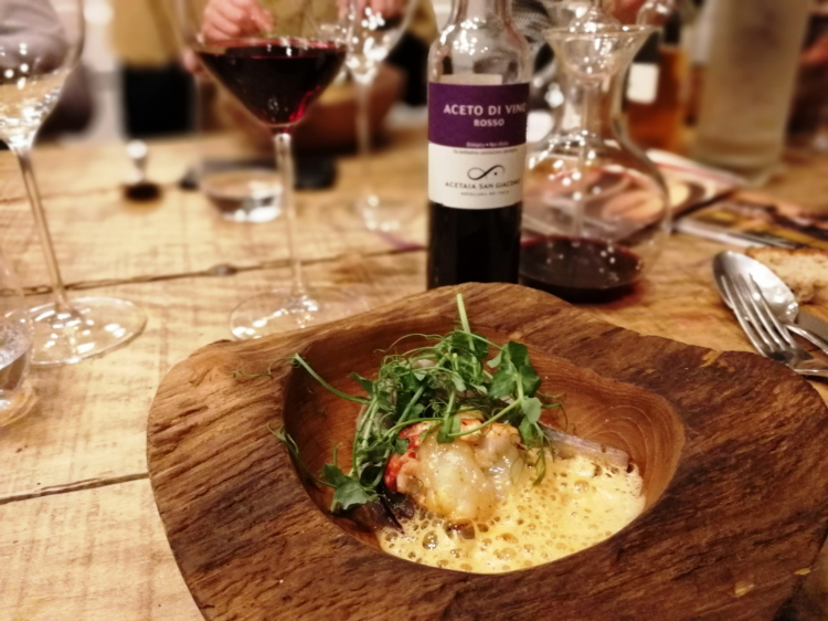 Astice, la sua bisque e radicchio tardivo allo zafferano con aceto&nbsp;di vino rosso
