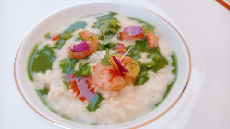 Risotto con gamberi rossi, burrata affumicata ed erbe