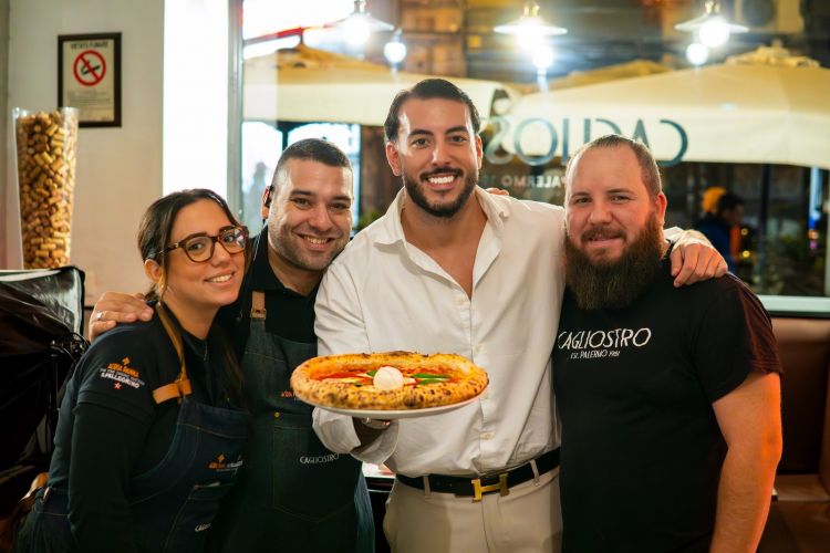 Da sinistra, Cetty Lombardo, chef de rang, Filippo Tiscione, responsabile di sala, Marco Scarrino, patron e pizza chef, e Salvatore Tripi, executive&nbsp;chef
