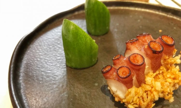 Polpo cotto al Josper, maionese di kimchi, panko, cetrioli sottaceto ripieni di gelatina di sedano