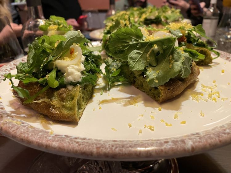 PROFONDO SUD
Base cime di rapa, cime di rapa, cipolle novelle, burrata, n’duja, tuorlo marinato e fiori
