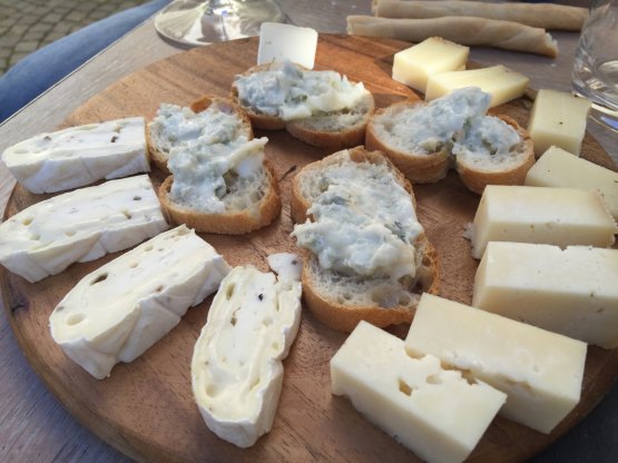 La ruota dei formaggi di Beppino Occelli da Farigl