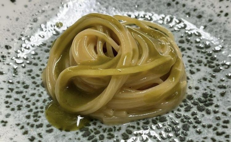 Spaghettini tiepidi in acqua di pomodoro e sambuco
