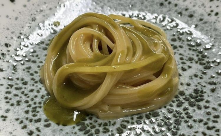 Spaghettini tiepidi in acqua di pomodoro e sambuco